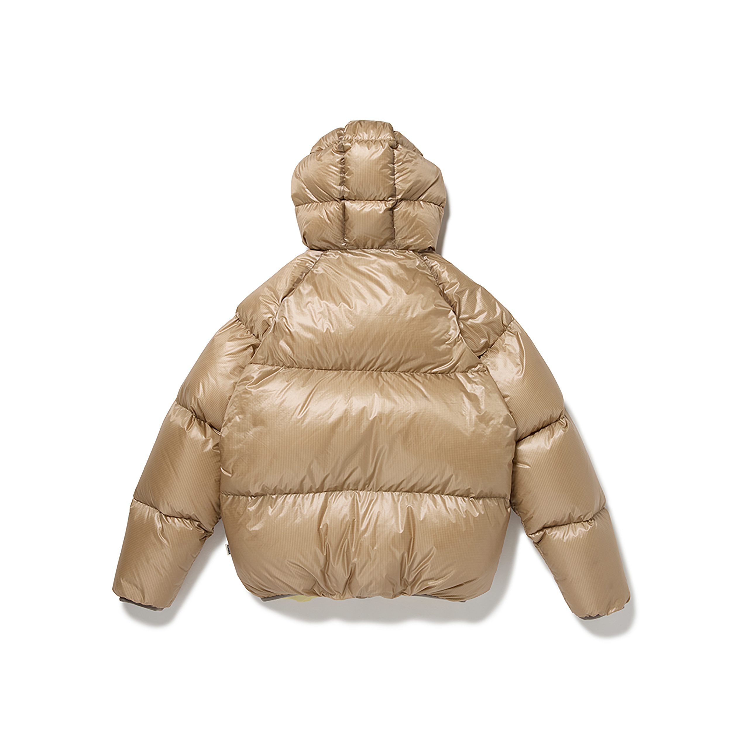 目指したのは“究極のシンプル” 極限までディテールを削ぎ落とした MAGIC NUMBER® × NANGA® のコラボレーションダウン